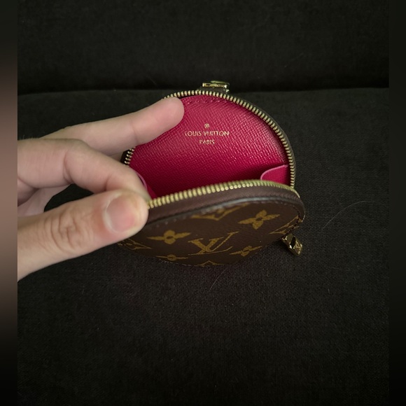 Louis Vuitton Coin Pouch - Picture 2 of 5